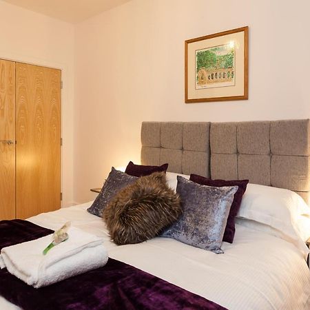Self-Contained Town Centre One Bedroom Apartments By Helmswood Serviced Apartments Redhill  Extérieur photo