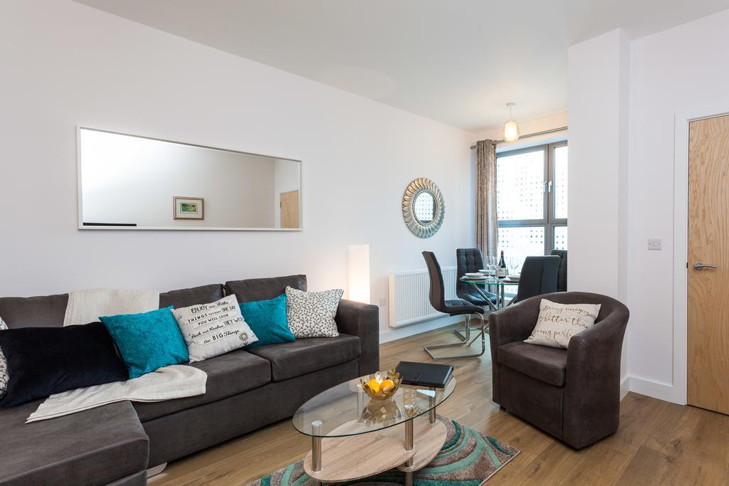 Self-Contained Town Centre One Bedroom Apartments By Helmswood Serviced Apartments Redhill  Extérieur photo