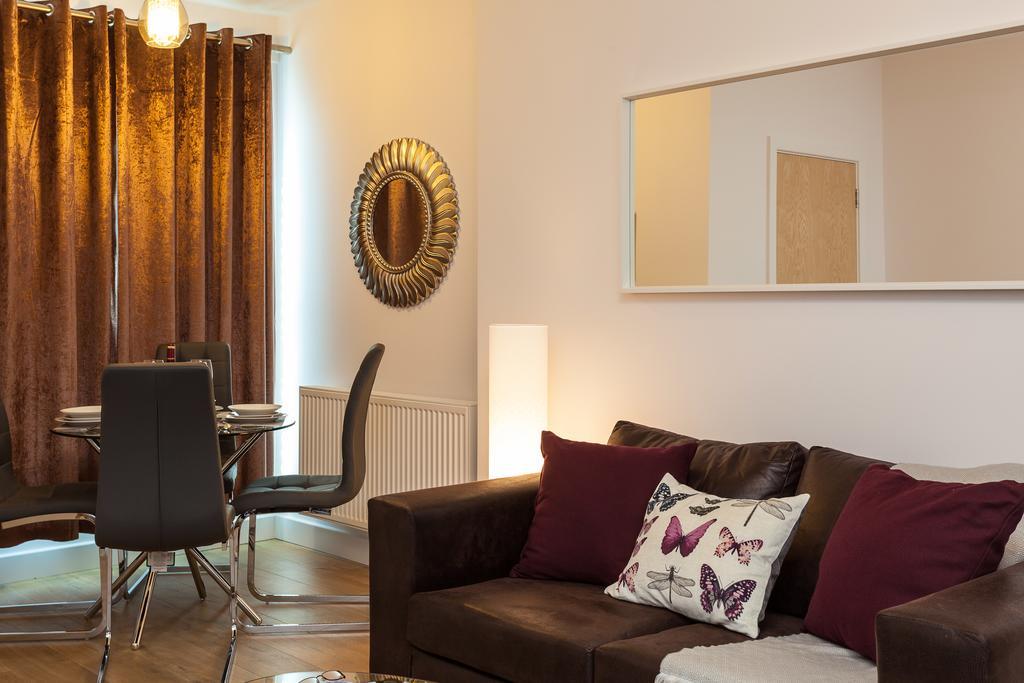 Self-Contained Town Centre One Bedroom Apartments By Helmswood Serviced Apartments Redhill  Extérieur photo