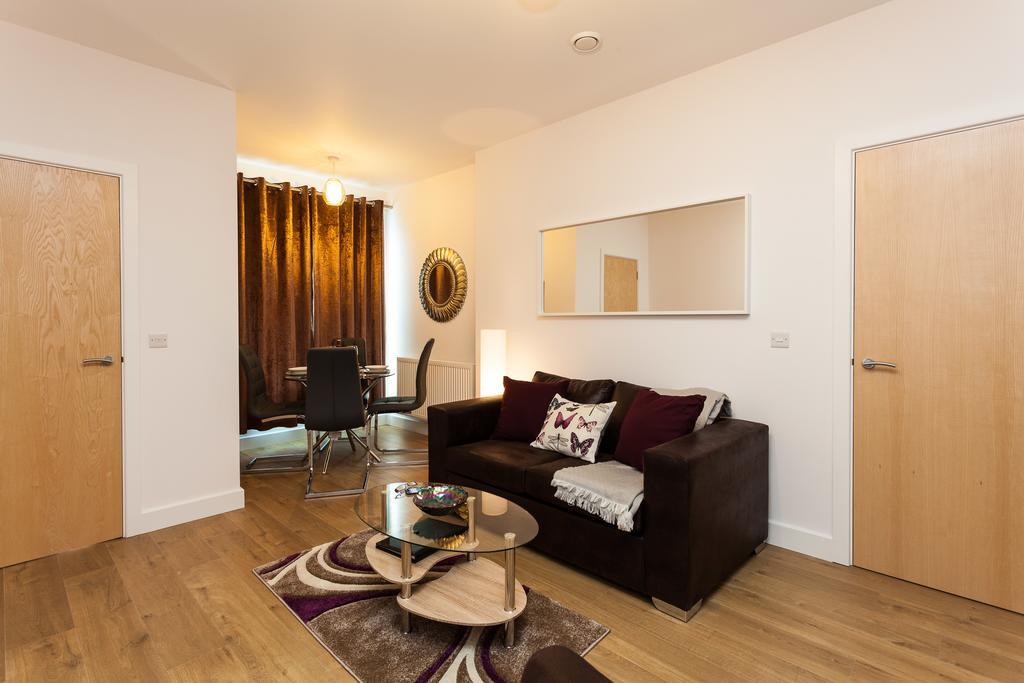 Self-Contained Town Centre One Bedroom Apartments By Helmswood Serviced Apartments Redhill  Extérieur photo
