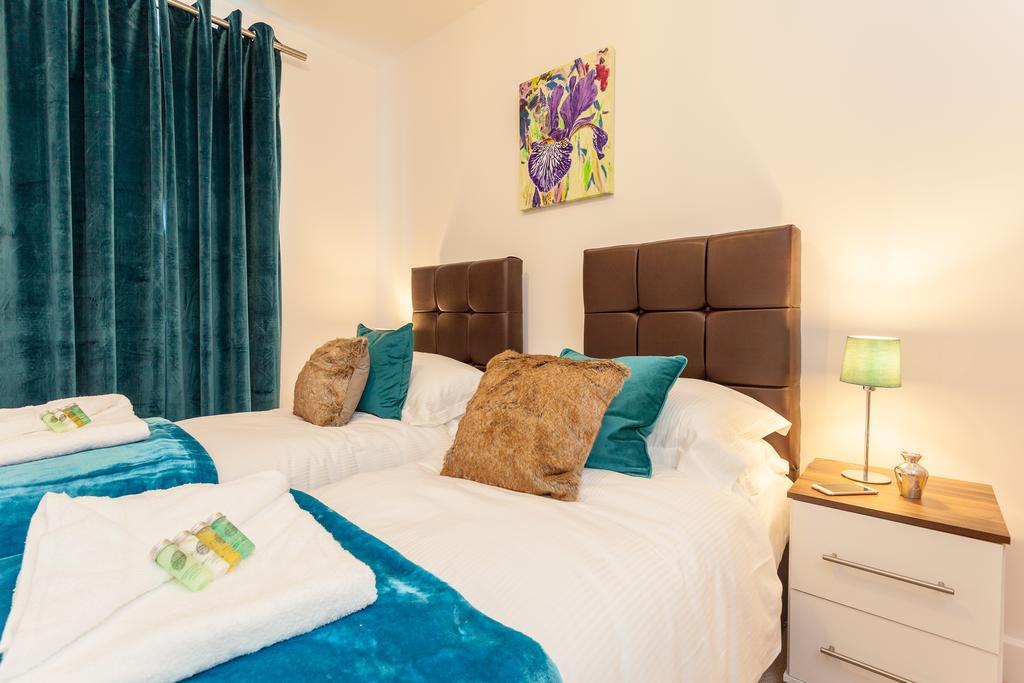 Self-Contained Town Centre One Bedroom Apartments By Helmswood Serviced Apartments Redhill  Extérieur photo