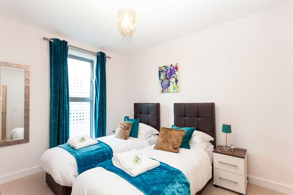 Self-Contained Town Centre One Bedroom Apartments By Helmswood Serviced Apartments Redhill  Extérieur photo