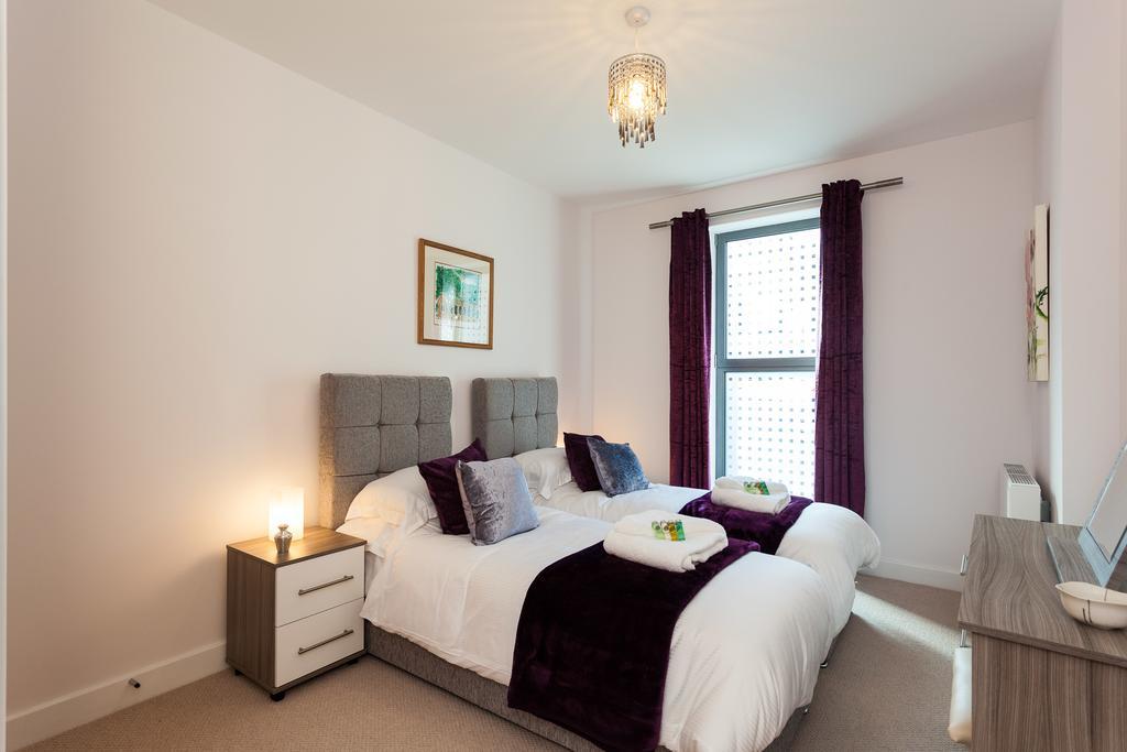 Self-Contained Town Centre One Bedroom Apartments By Helmswood Serviced Apartments Redhill  Extérieur photo
