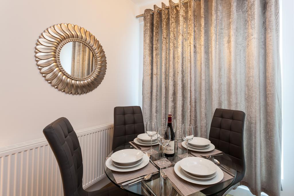 Self-Contained Town Centre One Bedroom Apartments By Helmswood Serviced Apartments Redhill  Extérieur photo