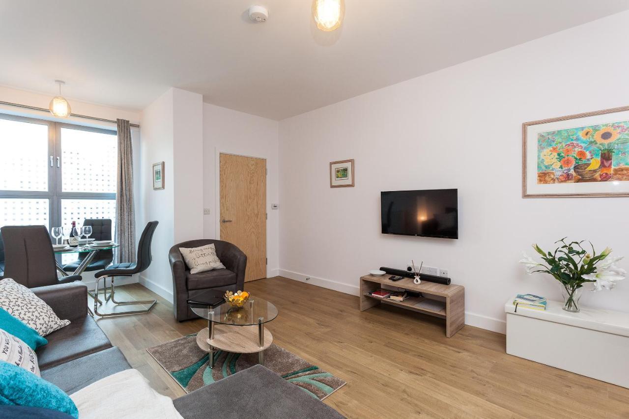 Self-Contained Town Centre One Bedroom Apartments By Helmswood Serviced Apartments Redhill  Extérieur photo